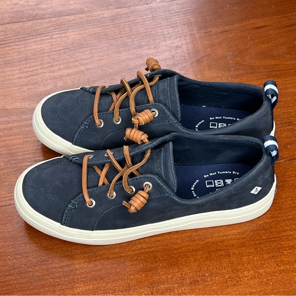 EUC Sperry Women’s Crest Vibe Navy Blue Leather Sneakers Slip On STS82400 7.5